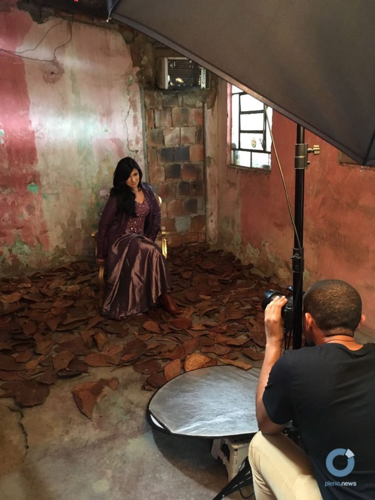 Fernanda Brum faz sessão de fotos para novo CD Fernanda Brum faz sessão de fotos para novo CD