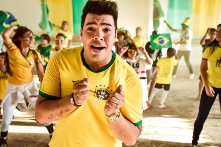 Thiago Makie grava clipe inspirado na Copa do Mundo Thiago Makie grava clipe inspirado na Copa do Mundo