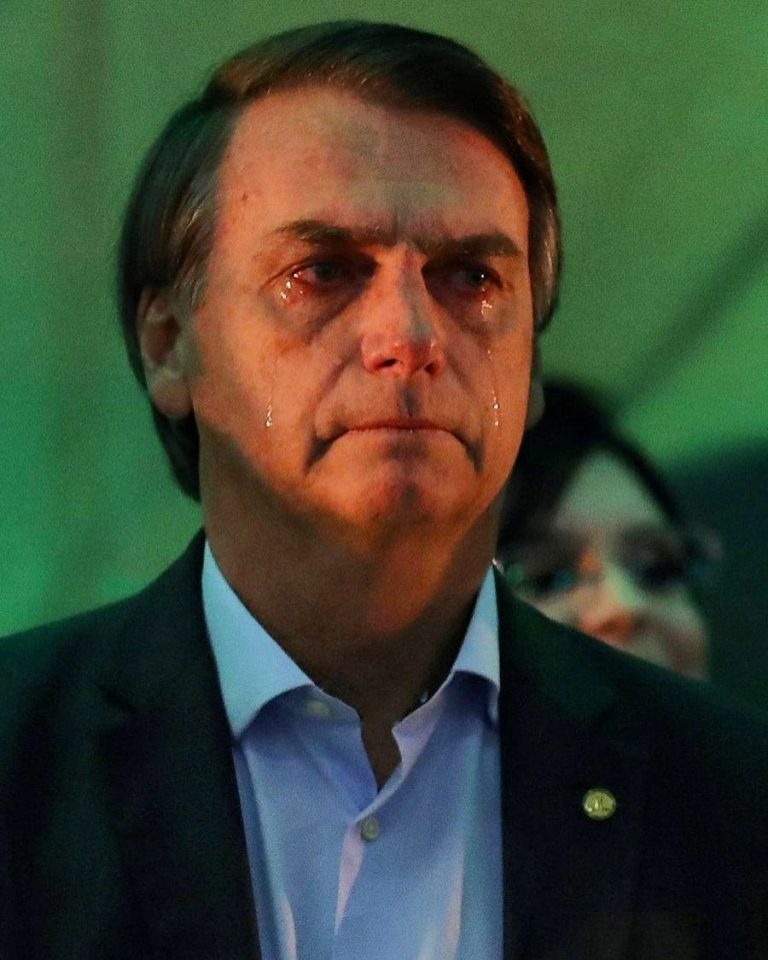 Jair Bolsonaro se emociona ao ter seu nome anunciado como candidato do PSL à Presidência da República Jair Bolsonaro se emociona ao ter seu nome anunciado como candidato do PSL à Presidência da República