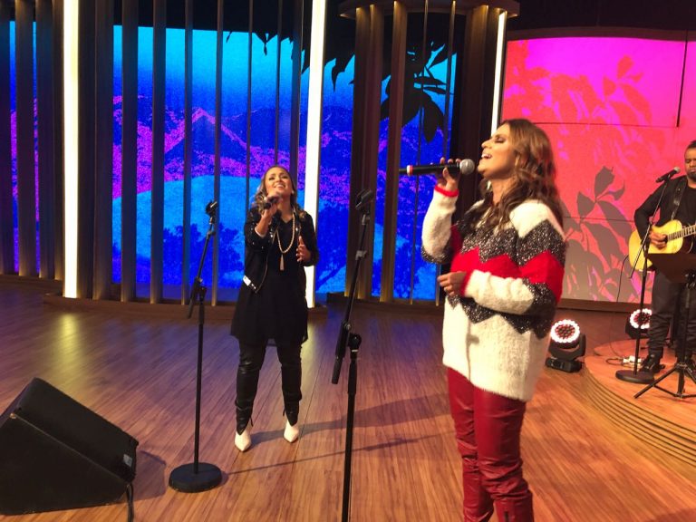 Bruna Karla e Aline Barros gravam o programa Conversa com Bial Bruna Karla e Aline Barros gravam o programa Conversa com Bial
