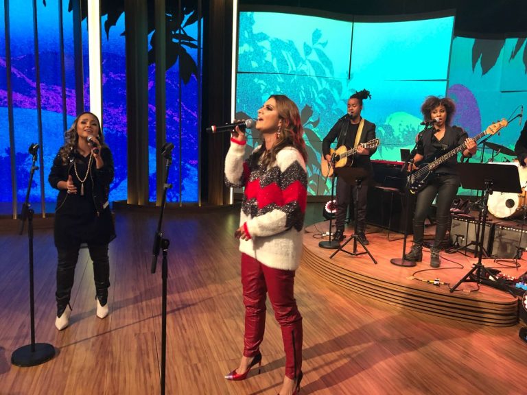 Bruna Karla e Aline Barros gravam o programa Conversa com Bial Bruna Karla e Aline Barros gravam o programa Conversa com Bial