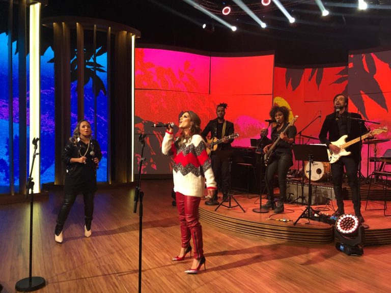 Bruna Karla e Aline Barros gravam o programa Conversa com Bial Bruna Karla e Aline Barros gravam o programa Conversa com Bial