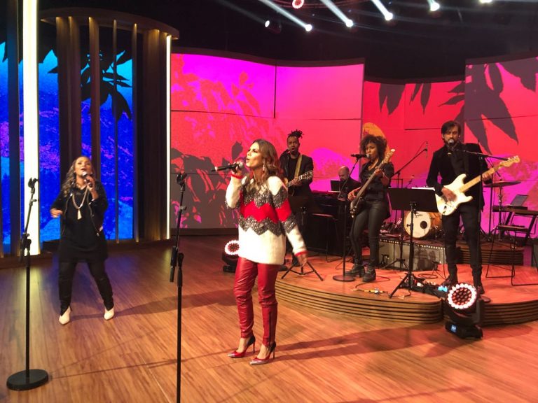 Bruna Karla e Aline Barros gravam o programa Conversa com Bial Bruna Karla e Aline Barros gravam o programa Conversa com Bial