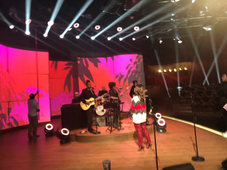 Bruna Karla e Aline Barros gravam o programa Conversa com Bial Bruna Karla e Aline Barros gravam o programa Conversa com Bial