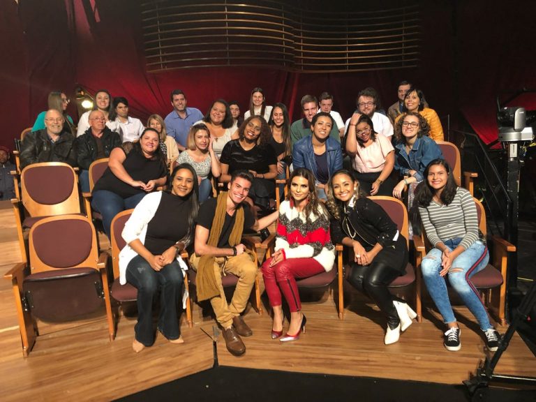 Bruna Karla e Aline Barros gravam o programa Conversa com Bial Bruna Karla e Aline Barros gravam o programa Conversa com Bial