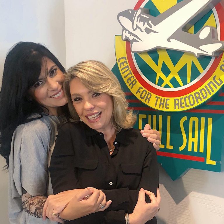 Fernanda Brum está nos EUA para gravar seu novo álbum Fernanda Brum está nos EUA para gravar seu novo álbum