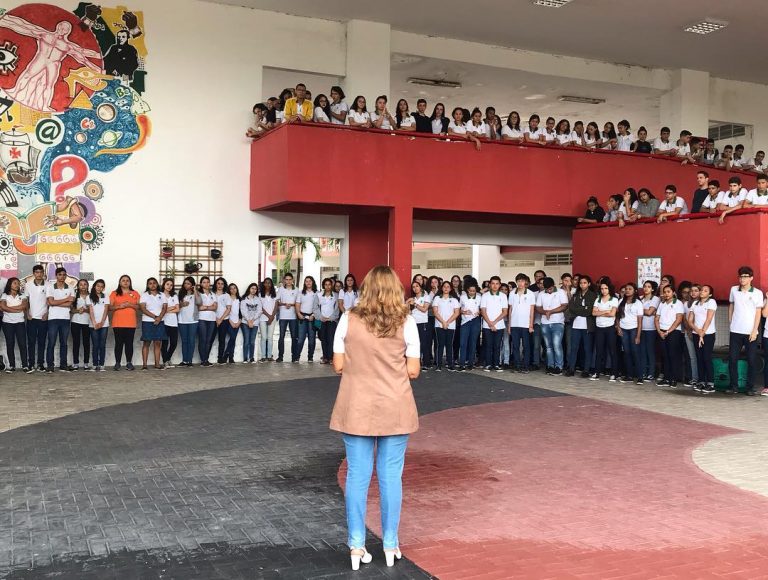 Alunos de Eusébio, na Região Metropolitana de Fortaleza, fazem homenagem a vítimas de massacre em Suzano Alunos de Eusébio, na Região Metropolitana de Fortaleza, fazem homenagem a vítimas de massacre em Suzano
