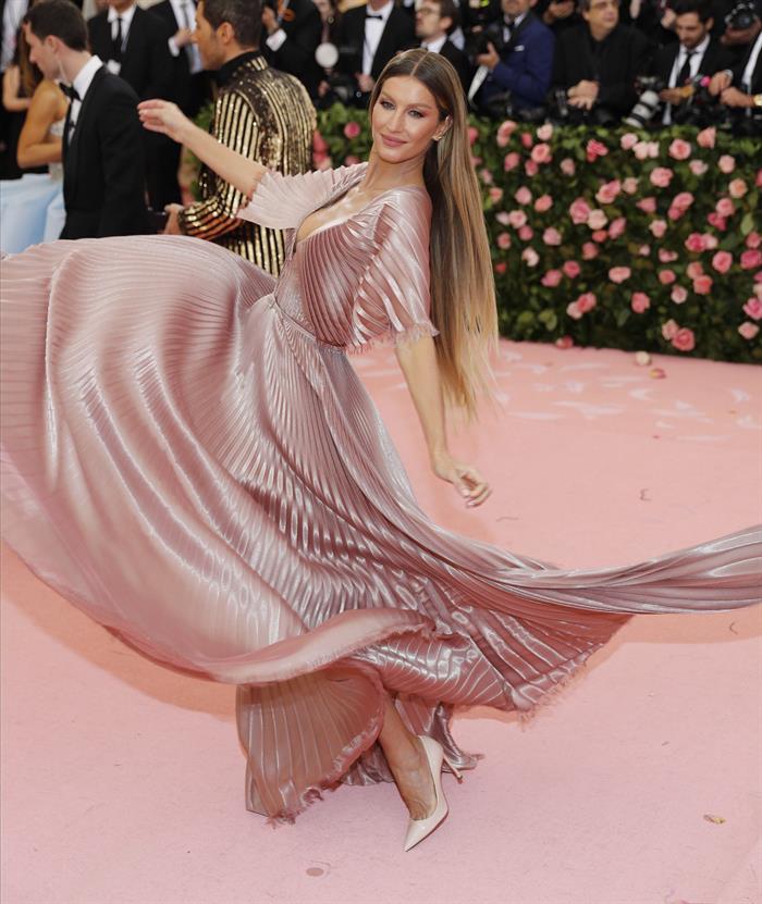 Famosos ousaram no look para o Met Gala 2019 Famosos ousaram no look para o Met Gala 2019