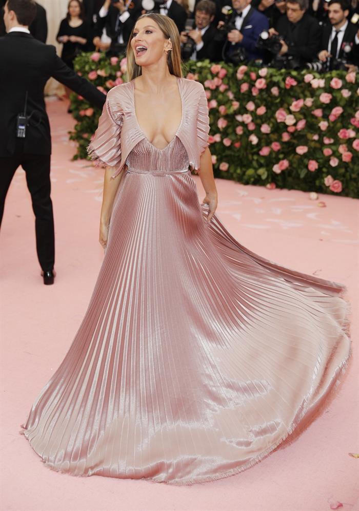 Famosos ousaram no look para o Met Gala 2019 Famosos ousaram no look para o Met Gala 2019