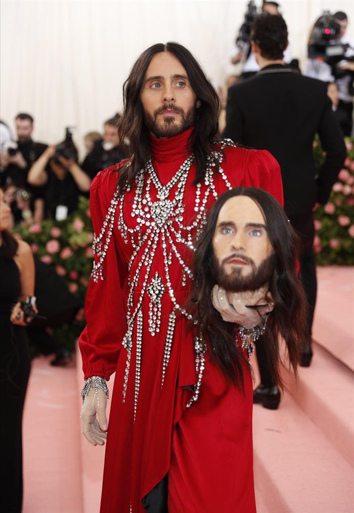 Famosos ousaram no look para o Met Gala 2019 Famosos ousaram no look para o Met Gala 2019