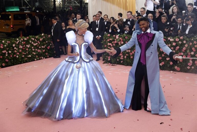 Famosos ousaram no look para o Met Gala 2019 Famosos ousaram no look para o Met Gala 2019