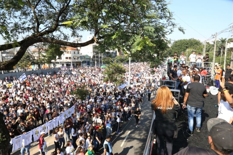 Multidão de fieis lotou as ruas na Marcha Para Jesus Multidão de fieis lotou as ruas na Marcha Para Jesus