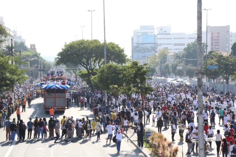 Multidão de fieis lotou as ruas na Marcha Para Jesus Multidão de fieis lotou as ruas na Marcha Para Jesus