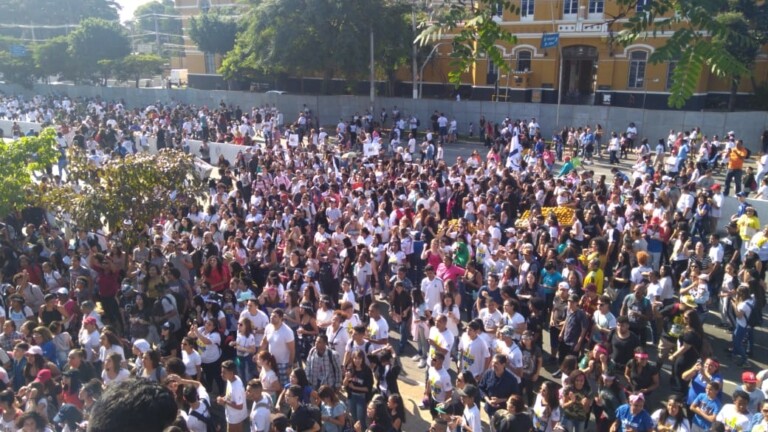 Multidão de fieis lotou as ruas na Marcha Para Jesus Multidão de fieis lotou as ruas na Marcha Para Jesus