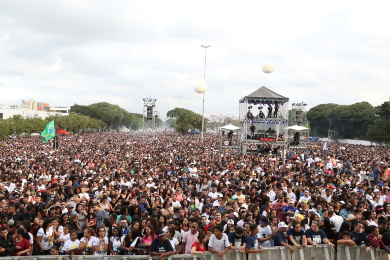 Multidão de fieis lotou as ruas na Marcha Para Jesus Multidão de fieis lotou as ruas na Marcha Para Jesus