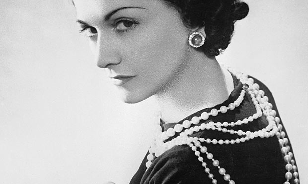 Os acessórios vintage estão de volta e com muito glamour Os acessórios vintage estão de volta e com muito glamour