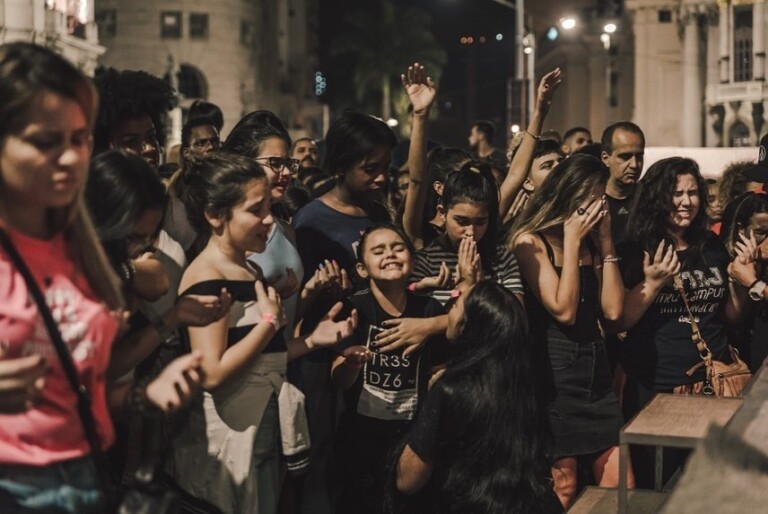 Céu na Terra Movement reúne 5 mil pessoas no Rio de Janeiro Céu na Terra Movement reúne 5 mil pessoas no Rio de Janeiro