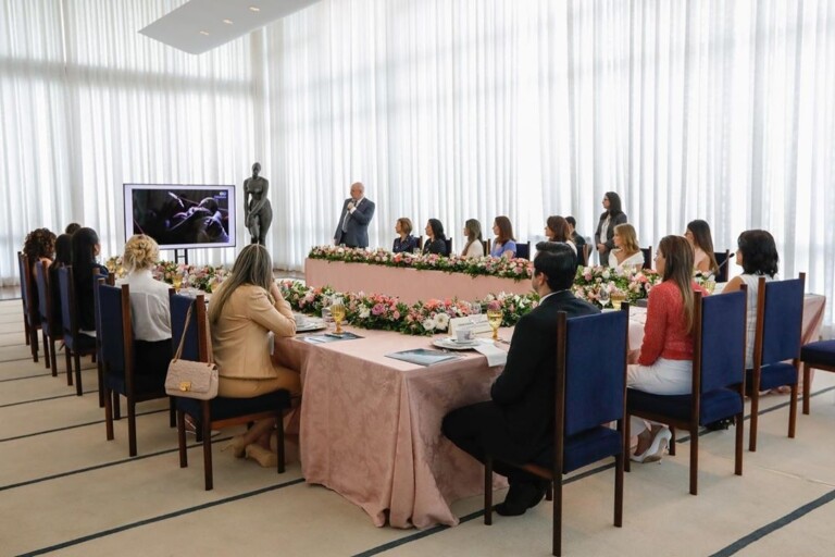 Michelle Bolsonaro se reuniu com primeiras-damas de estados brasileiros Michelle Bolsonaro se reuniu com primeiras-damas de estados brasileiros