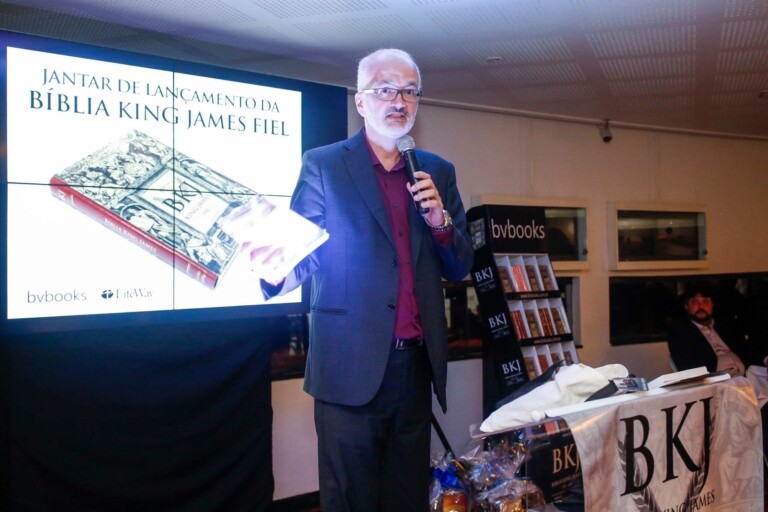 Cláudio Rodrigues tem mais de 30 anos de experiência em literatura cristã Cláudio Rodrigues tem mais de 30 anos de experiência em literatura cristã