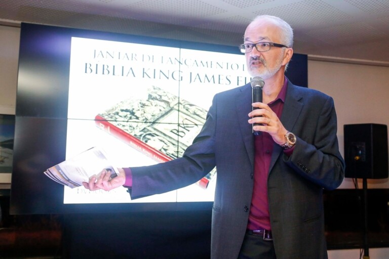 Cláudio Rodrigues tem mais de 30 anos de experiência em literatura cristã Cláudio Rodrigues tem mais de 30 anos de experiência em literatura cristã