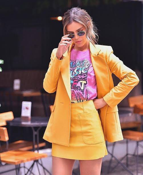Mellow yellow, um tom de amarelo mais queimado Mellow yellow, um tom de amarelo mais queimado