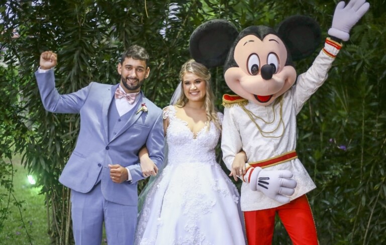Noivo trouxe um pedaço da Disney para o casamento Noivo trouxe um pedaço da Disney para o casamento
