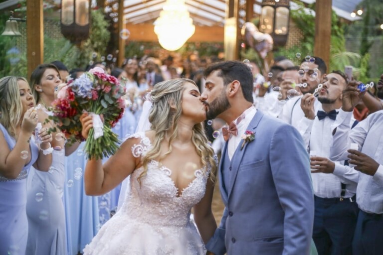 Noivo trouxe um pedaço da Disney para o casamento Noivo trouxe um pedaço da Disney para o casamento