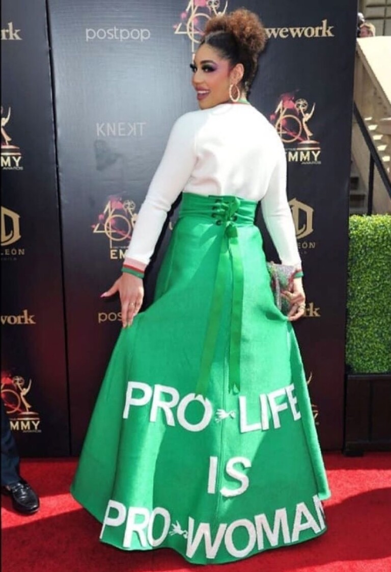 Os protestos fashion já se tornaram marca registrada de Joy Villa Os protestos fashion já se tornaram marca registrada de Joy Villa