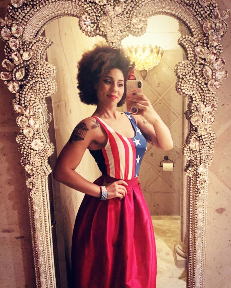 Os protestos fashion já se tornaram marca registrada de Joy Villa Os protestos fashion já se tornaram marca registrada de Joy Villa