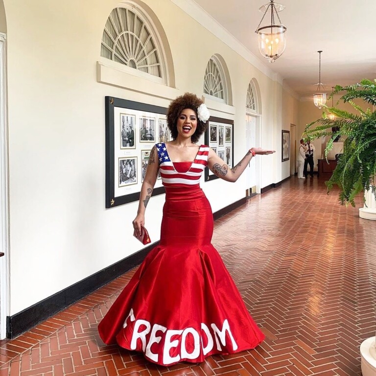 Os protestos fashion já se tornaram marca registrada de Joy Villa Os protestos fashion já se tornaram marca registrada de Joy Villa