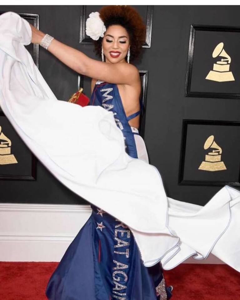 A cantora e atriz enalteceu a América com outro vestido A cantora e atriz enalteceu a América com outro vestido