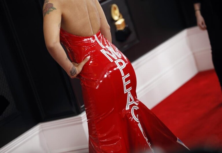 Joy Villa usou vestido com frase em apoio a Trump Joy Villa usou vestido com frase em apoio a Trump