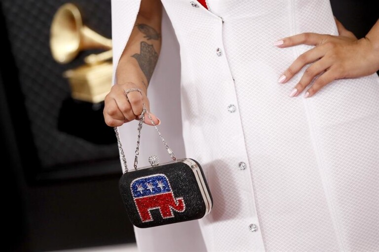Joy Villa usou vestido com frase em apoio a Trump Joy Villa usou vestido com frase em apoio a Trump