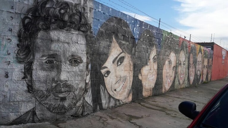 Artista cria mural gospel com artistas famosos Artista cria mural gospel com artistas famosos