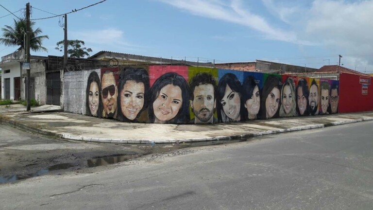 Artista cria mural gospel com artistas famosos Artista cria mural gospel com artistas famosos