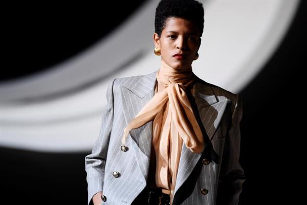 Desfile da grife Yves Saint Laurent, na Semana de Moda em Paris Desfile da grife Yves Saint Laurent, na Semana de Moda em Paris