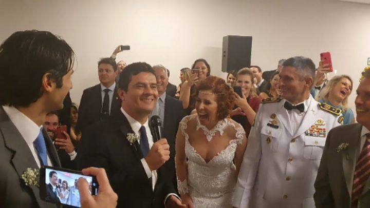 Carla Zambelli e coronel Aginaldo se casam em templo maçom Carla Zambelli e coronel Aginaldo se casam em templo maçom