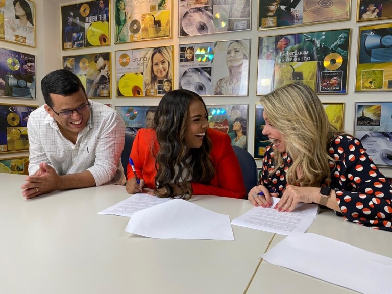 Cleyde Jane é a nova contratada da MK Music Cleyde Jane é a nova contratada da MK Music