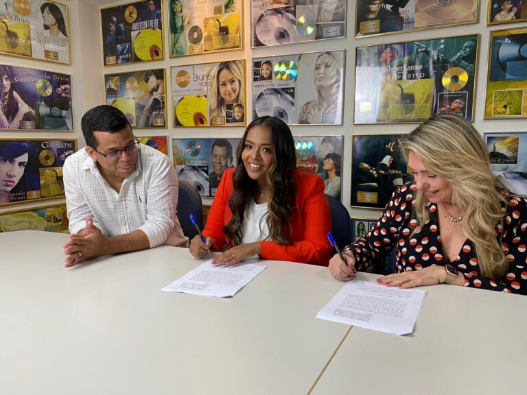 Cleyde Jane é a nova contratada da MK Music Cleyde Jane é a nova contratada da MK Music