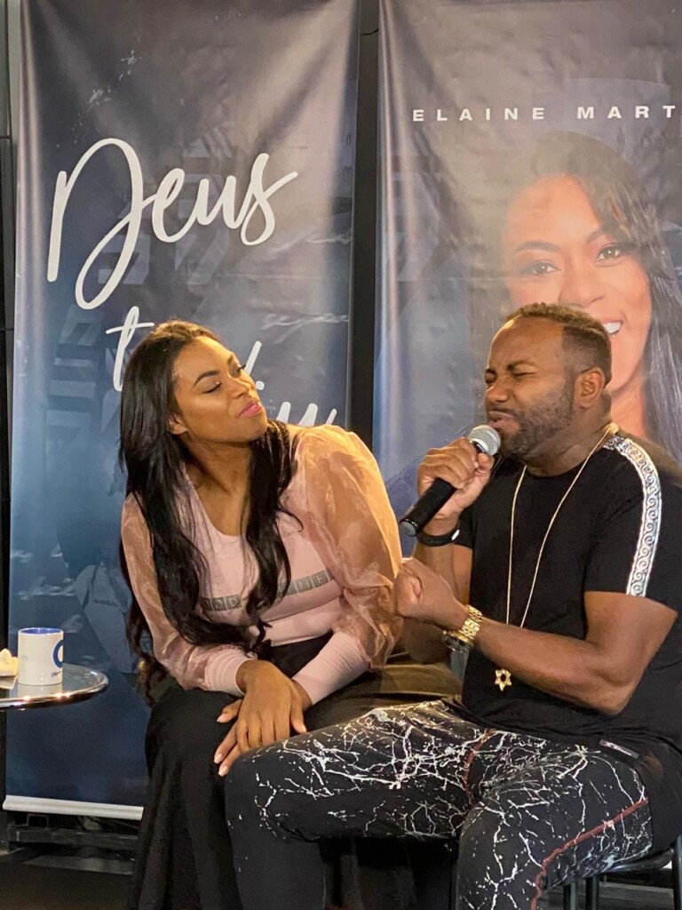 Jairo Bonfim dividiu o microfone com a cantora Jairo Bonfim dividiu o microfone com a cantora