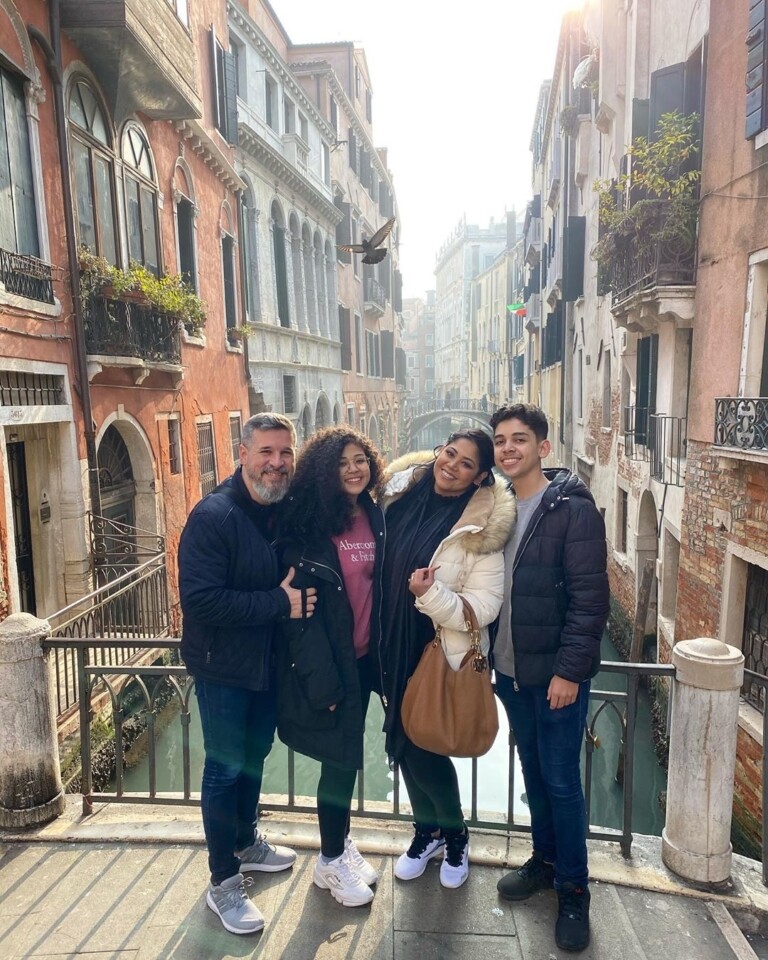 Gisele Nascimento passeou por Veneza ao lado do marido e dos filhos Gisele Nascimento passeou por Veneza ao lado do marido e dos filhos