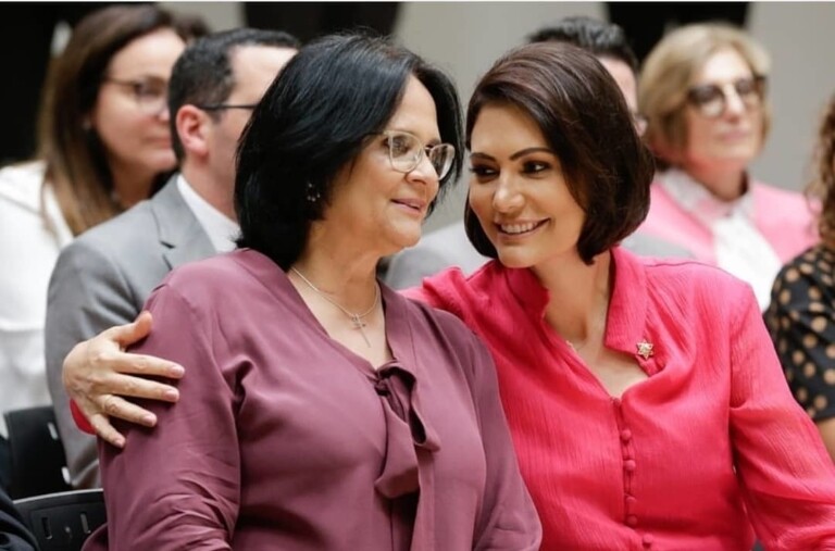 Michelle Bolsonaro e ministros se reúnem na Embaixada de Israel Michelle Bolsonaro e ministros se reúnem na Embaixada de Israel