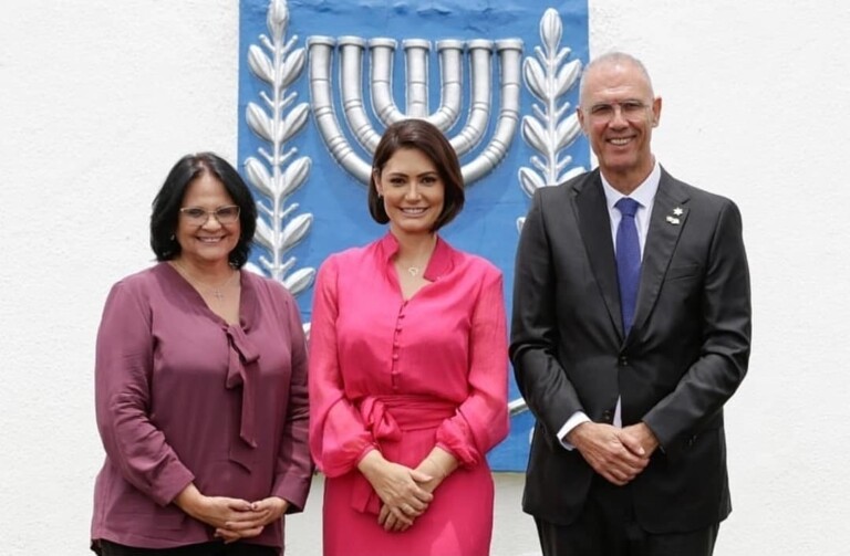 Michelle Bolsonaro e ministros se reúnem na Embaixada de Israel Michelle Bolsonaro e ministros se reúnem na Embaixada de Israel
