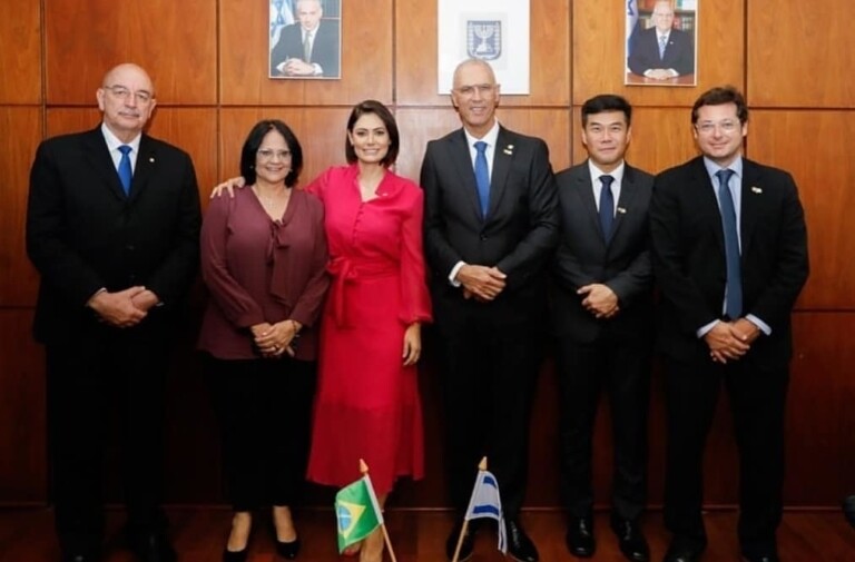 Michelle Bolsonaro e ministros se reúnem na Embaixada de Israel Michelle Bolsonaro e ministros se reúnem na Embaixada de Israel