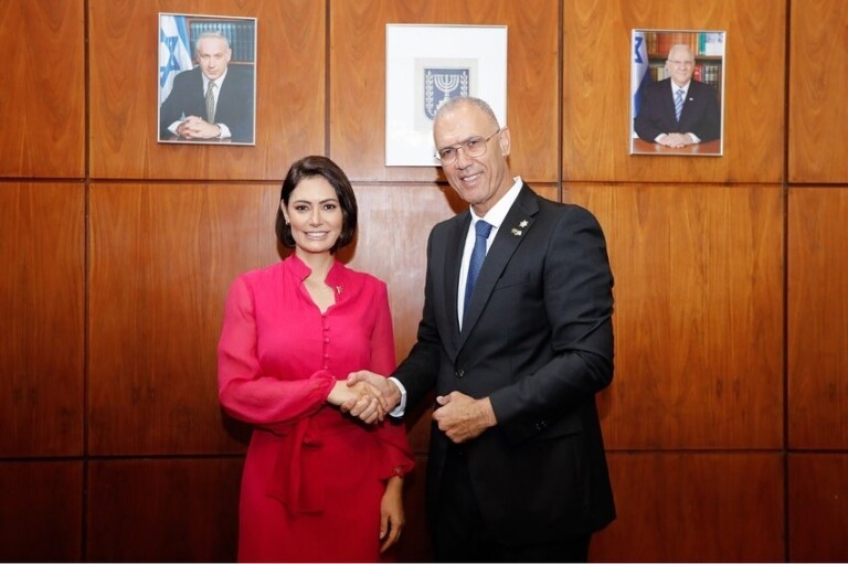 Michelle Bolsonaro e ministros se reúnem na Embaixada de Israel Michelle Bolsonaro e ministros se reúnem na Embaixada de Israel