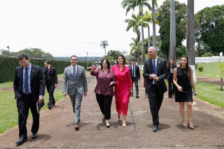 Michelle Bolsonaro e ministros se reúnem na Embaixada de Israel Michelle Bolsonaro e ministros se reúnem na Embaixada de Israel