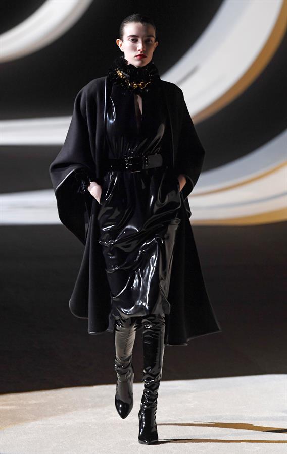 Desfile da grife Yves Saint Laurent, na Semana de Moda em Paris Desfile da grife Yves Saint Laurent, na Semana de Moda em Paris