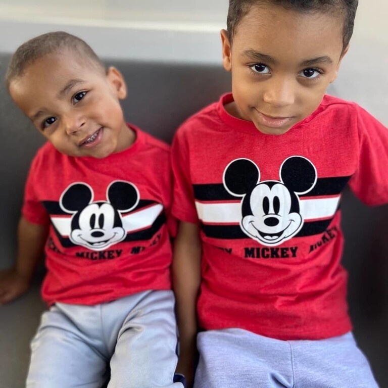 Josué e Joabe em momentos com a família Josué e Joabe em momentos com a família