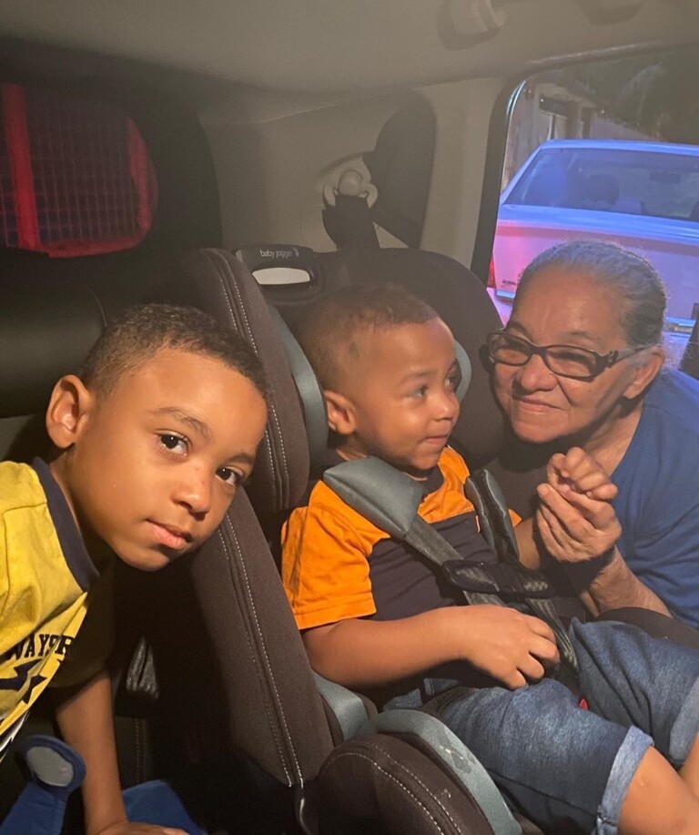 Josué e Joabe em momentos com a família Josué e Joabe em momentos com a família