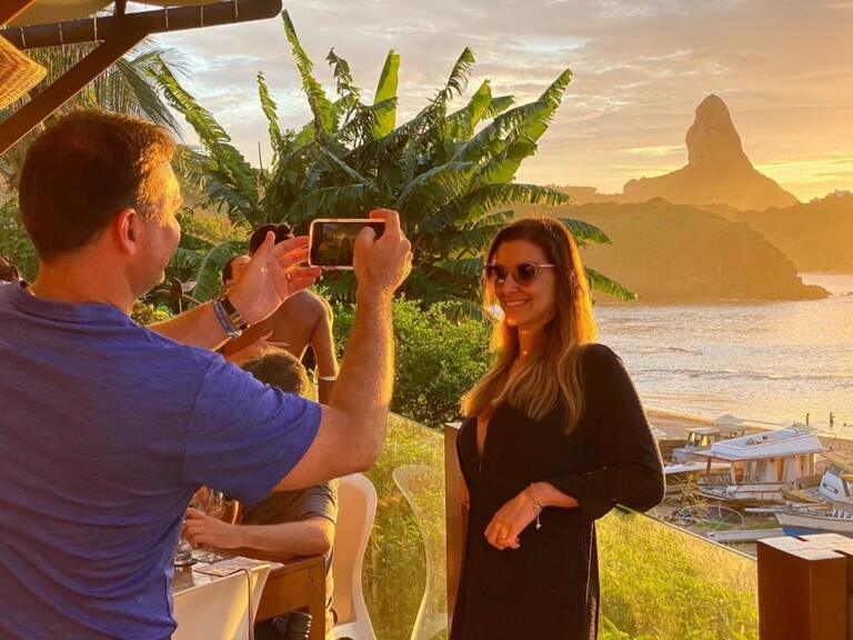 Flávio Bolsonaro e família curtem Fernando de Noronha Flávio Bolsonaro e família curtem Fernando de Noronha